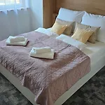 Apartment E3 *